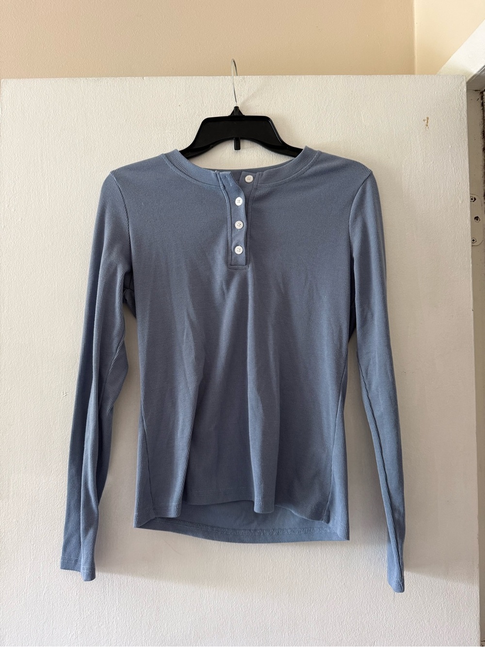 Long Sleeve Ribbed Henley Top In Blue Size Medium.